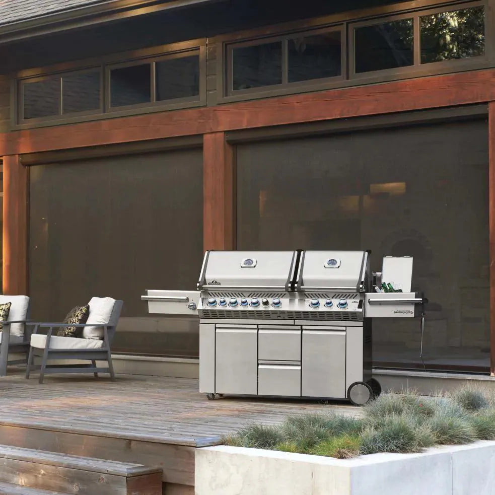 Napoleon Prestige® PRO 825RSBI Gas Grill with Infrared Burners and Smoker